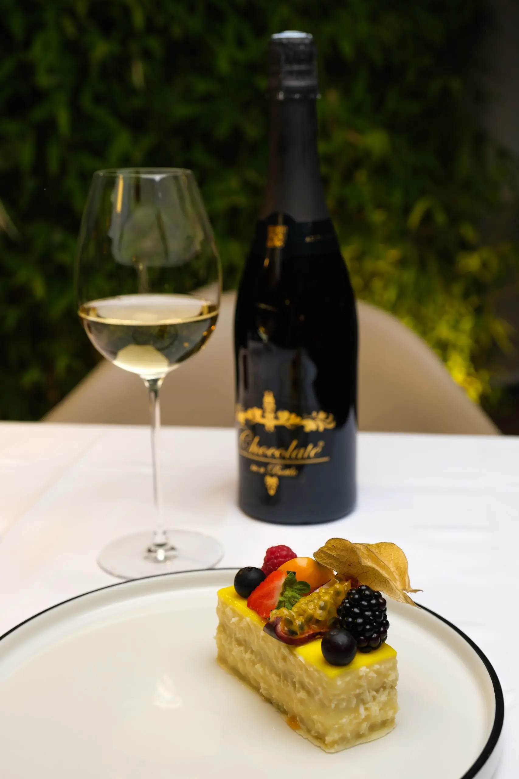 Semifreddo al frutto della passione, cioccolato bianco e cocco