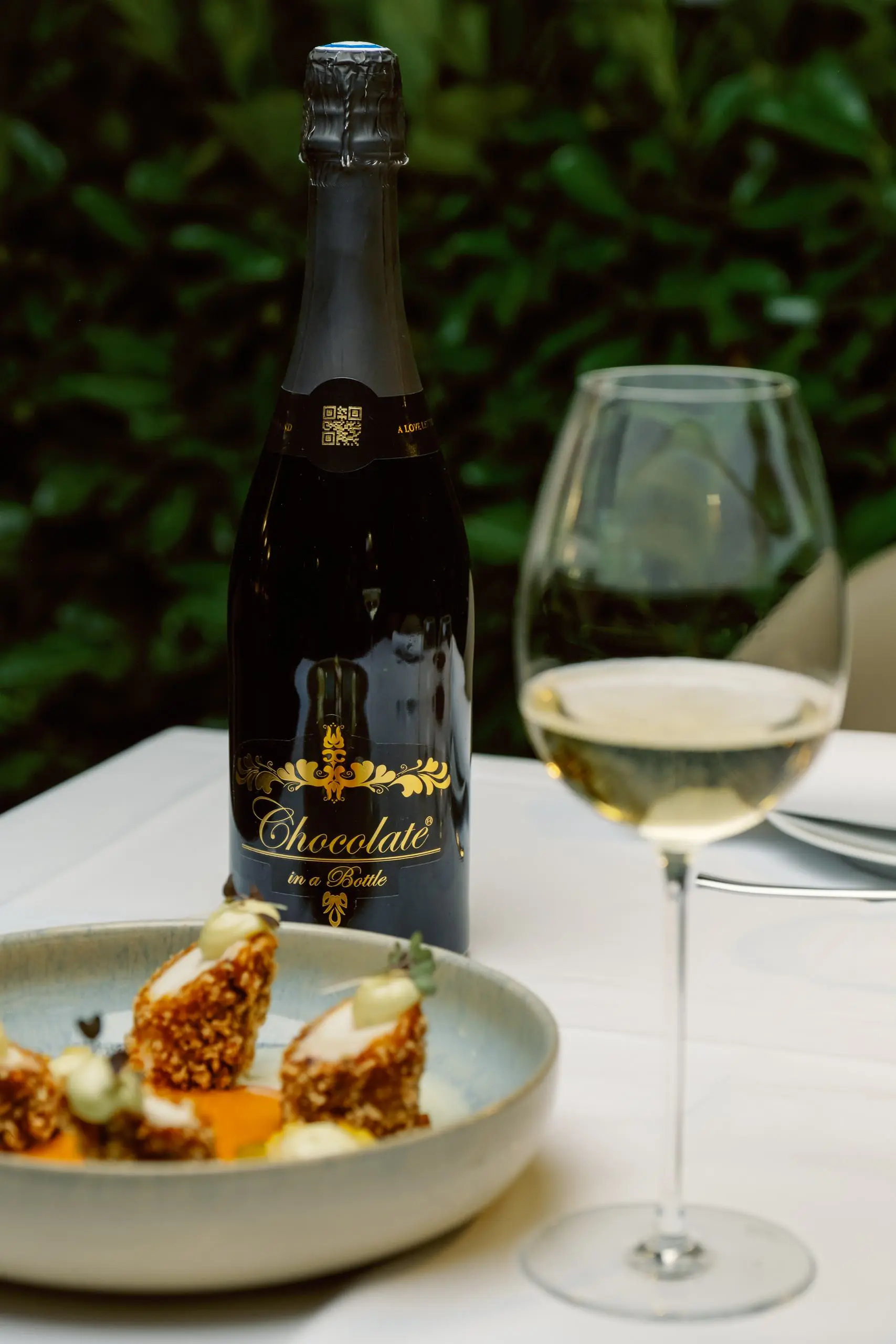 Polpo fritto, gazpacho di pomodoro, limone salato, maionese alla citronella e chutney di pesca